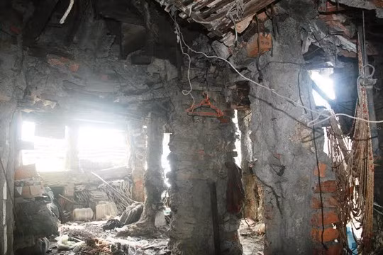 Tan muc can nha sieu di, xay 35 nam chua xong-Hinh-9