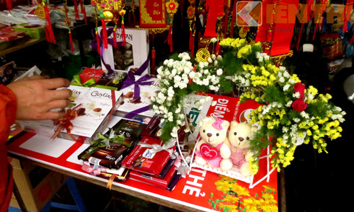 Năm nay, thị trường quà tặng Valentine không có dấu hiệu quá tăng giá, trung bình mỗi hộp chocolate dao động từ 200.000 - 350.000 đồng.