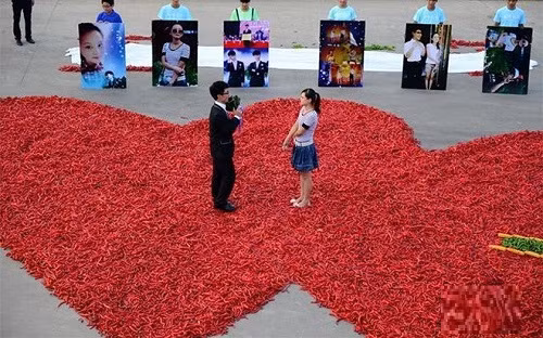 Diem danh dich vu doc Valentine 2015 hai ra tien-Hinh-3