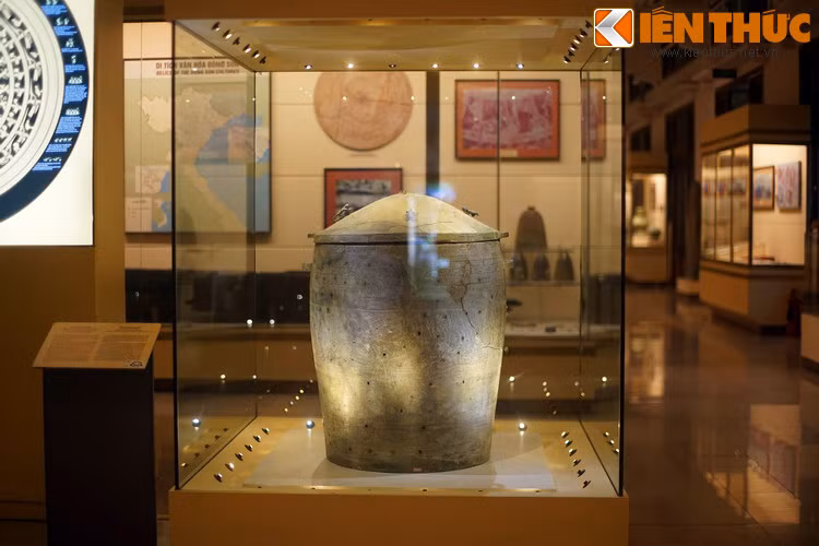 Được phát hiện vào năm 1961, Bảo vật quốc gia - thạp đồng Đào Thịnh (hiện được lưu giữ tại Bảo tàng Lịch sử Quốc gia Việt Nam) là một trong những hiện vật độc đáo nhất của nền văn hóa Đông Sơn từng được biết đến từ trước đến nay.