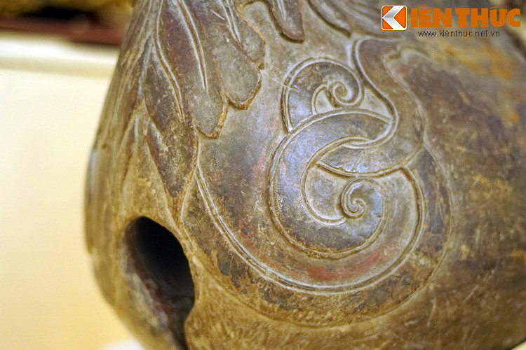 Quy trình làm mõ không khó, với các công đoạn đẽo vỏ ngoài, ra phôi, thành hình, đục rỗng trong, phơi sấy, làm láng, chạm trổ, làm nguội, lên sơn... Tuy vây, để chiếc mõ tạo ra âm vang truyền cảm lại đòi hỏi những bí quyết riêng của người nghệ nhân. Mời quý độc giả xem video: Tín ngưỡng thờ mẫu Việt Nam - Di sản nhân loại. Nguồn: VTC1