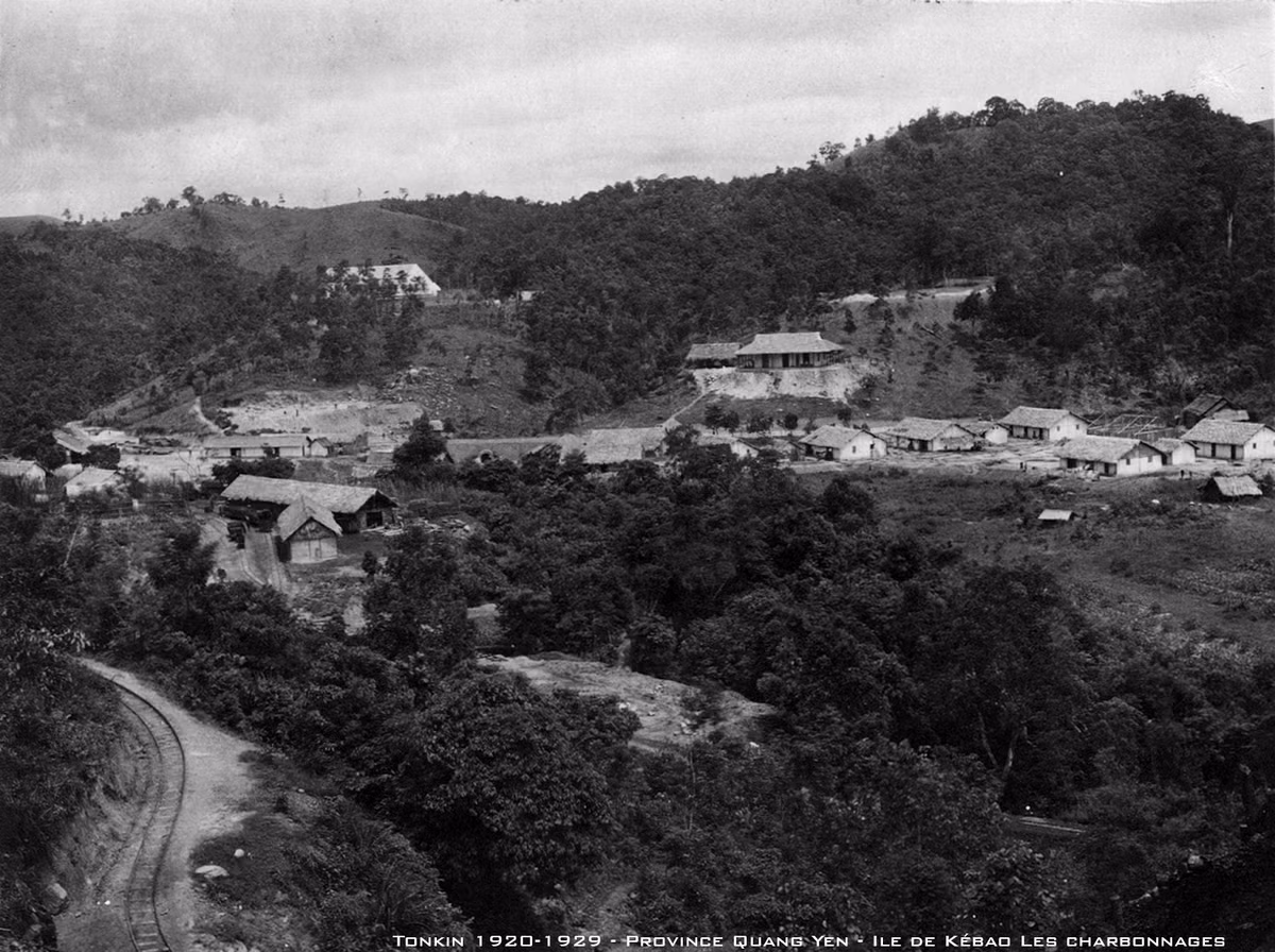 Loat anh cuc quy ve dao Van Don thap nien 1920