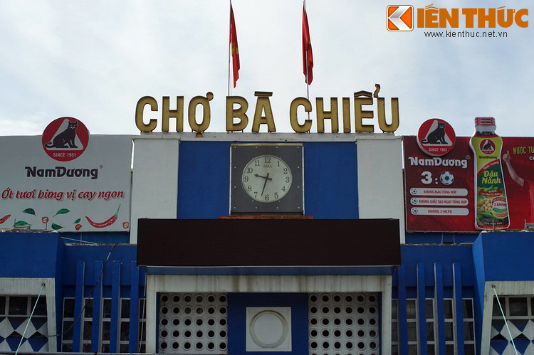Về tên gọi Bà Chiểu, có người giải thích rằng Chiểu có nghĩa là ao nước (hình thành tự nhiên), và Bà Chiểu là "nữ thần được thờ bên ao". Tên gọi này xuất hiện từ thời vua Tự Đức, thế kỷ 19.