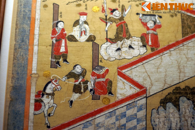 Một lần khác, các thầy trò lại bị bắt giữ, trói cột. Dáng vẻ của Trư Bát Giới trông rất khổ sở.