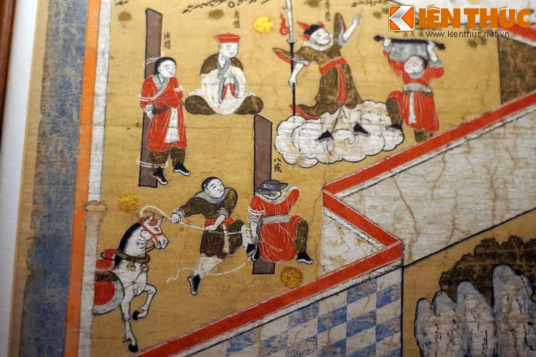 Một lần khác, các thầy trò lại bị bắt giữ, trói cột. Dáng vẻ của Trư Bát Giới trông rất khổ sở.