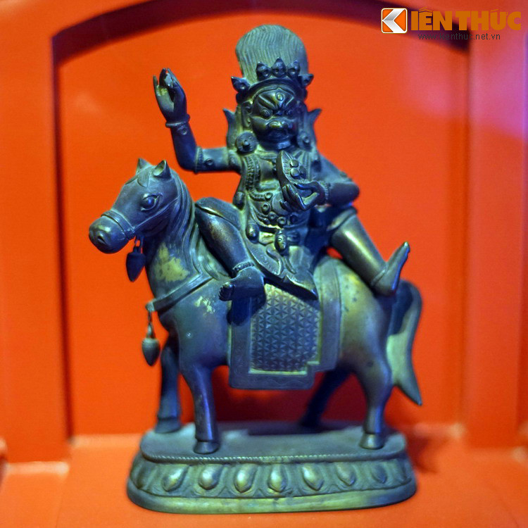 Hình tượng Hộ pháp trong Phật giáo Tây Tạng rất đa dạng và phong phú, mang đậm dấu ấn của tín ngưỡng bản địa.