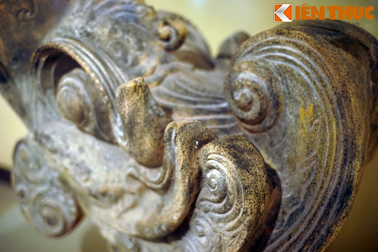 Các đường nét tạo hình của tác phẩm toát lên vẻ thanh thoát.