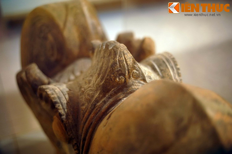 Trong văn hóa Trung Hoa, Việt Nam, Triều Tiên... chim phượng là một hình ảnh mang tính biểu tượng đặc biệt, là một trong bốn linh vật hàng đầu (tứ linh), gồm Long, Ly, Quy, Phượng (Rồng, Lân, Rùa, Phượng).