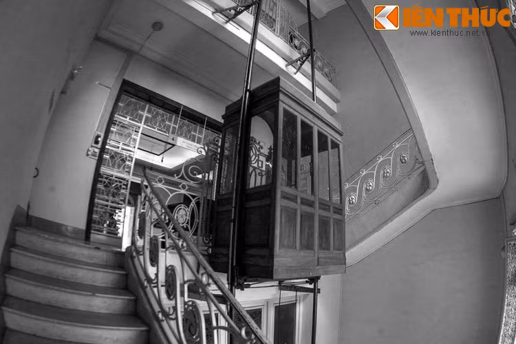 Với giá trị kiến trúc của căn biệt thự, website Bảo tàng Mỹ thuật TP.HCM đã dành những vị trí trang trọng giới thiệu đến công chúng về các tòa nhà thông qua những hình ảnh sắc nét.