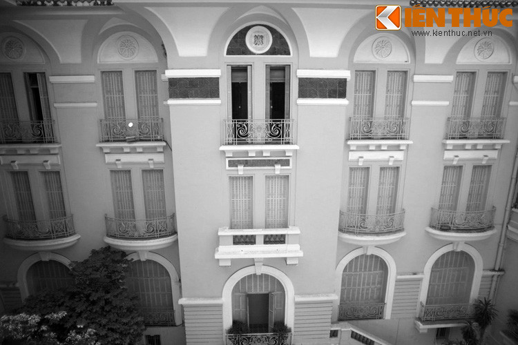 Yêu thương Tiểu Lan, chú Hỏa tìm mọi cách cứu chữa thông qua các thầy thuốc Đông lẫn Tây y. Tuy nhiên do y học thời đó chưa phát triển nên bệnh phong không thể chữa khỏi.