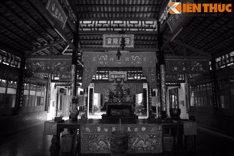 Theo một giai thoại được lưu truyền thì sau đó dân làng Long Hưng (nơi sinh sống của gia đình ngài Tả quân thuở xưa) đem trình quan sở tại một người tên Lê Văn Thi, là em ruột Tả quân Lê Văn Duyệt. Ông Thi bấy lâu sợ bị triều đình bắt tội nên phải trốn tránh.