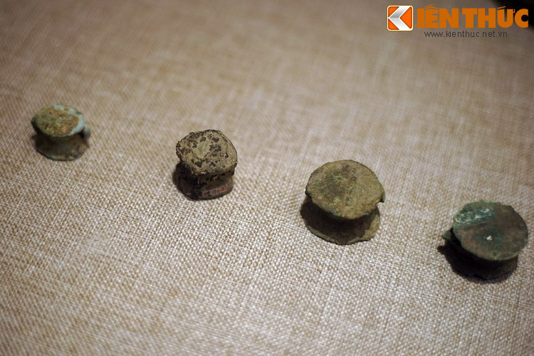 Các trống nhỏ nhất có đường kính mặt trống và chiều cao chỉ trên dưới 2 cm, nghĩa là "nhỏ như viên kẹo" theo đúng nghĩa đen.