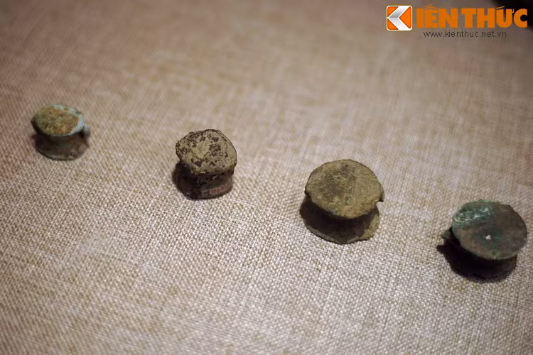 Các trống nhỏ nhất có đường kính mặt trống và chiều cao chỉ trên dưới 2 cm, nghĩa là "nhỏ như viên kẹo" theo đúng nghĩa đen.