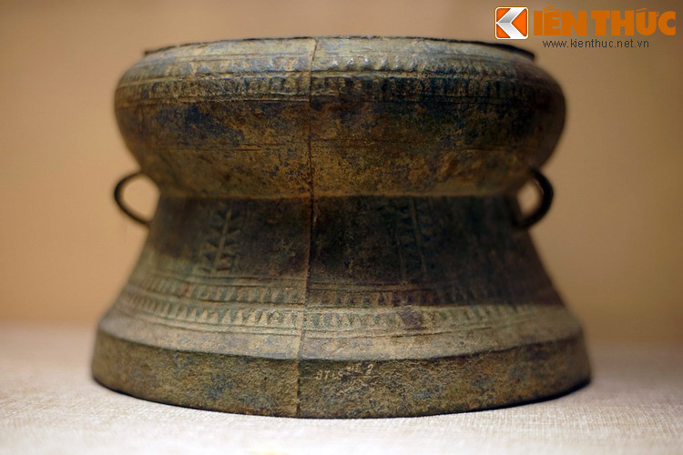 Những chiếc trống minh khí lớn nhất có đường kính mặt trống khoảng 20 cm, cao khoảng 15-18 cm.