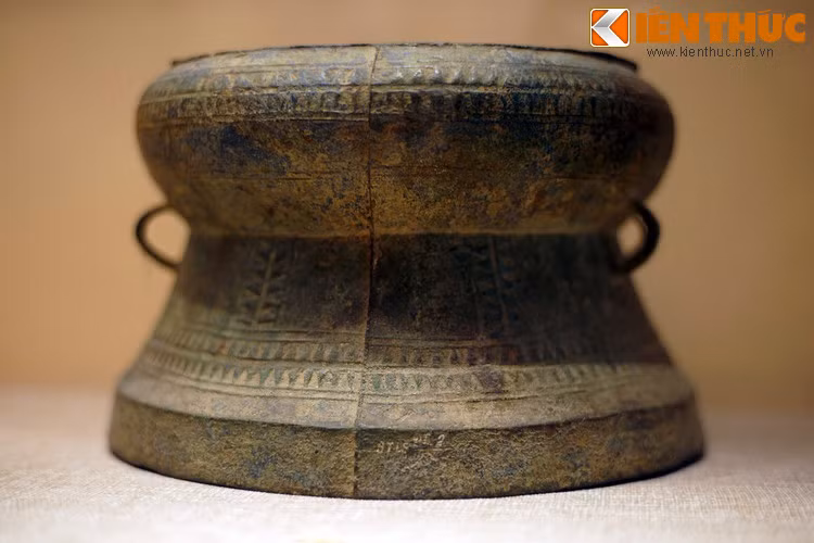 Những chiếc trống minh khí lớn nhất có đường kính mặt trống khoảng 20 cm, cao khoảng 15-18 cm.