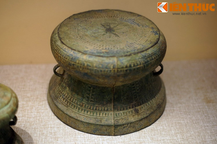 Những chiếc trống minh khí lớn nhất có độ tinh xảo không thua kém quá nhiều so với một số trống đồng Đông Sơn cỡ nhỏ.