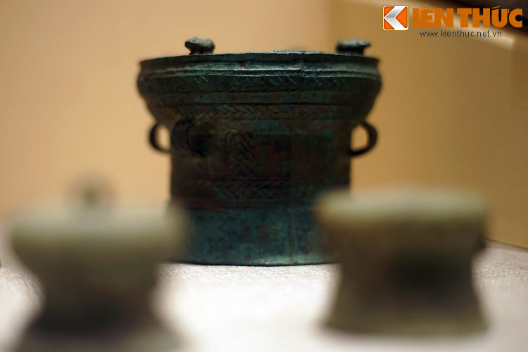 Một số hình ảnh khác về trống đồng minh khí ở Bảo tàng Lịch sử Quốc gia.