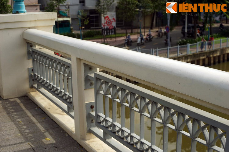 Trong giai đoạn kháng chiến chống Mỹ, cầu Bông là địa điểm diễn ra nhiều trận đánh ác liệt giữa ta và địch, đồng thời cũng chứng kiến nhiều cuộc biểu tình phản chiến.