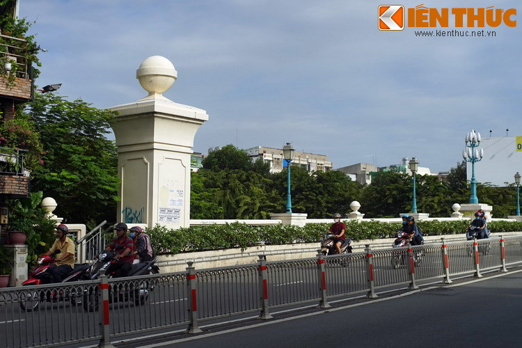 Kể từ thời Pháp thuộc, cầu Bông đã nhiều lần trở thành chứng nhân lịch sử cho sự nghiệp đấu tranh bảo vệ đất nước của nhân dân Sài Gòn – Gia Định.