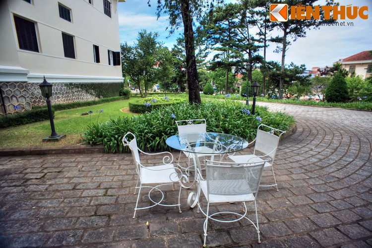 KS Dalat Palace đã gắn với một sự kiện lịch sử của dân tộc, đó là Hội nghị trù bị giữa đại diện 2 chính phủ Việt Nam và Pháp.