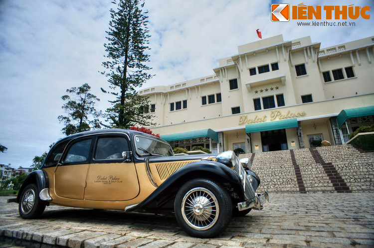 Thời ấy khách sạn có 43 phòng, tất cả đều được trang bị thiết bị, đồ dùng sang trọng, nhiều phòng có lò sưởi. Ngoài ra còn các phòng tiệc, phòng khiêu vũ, phòng họp... với sức chứa lên đến cả trăm người.