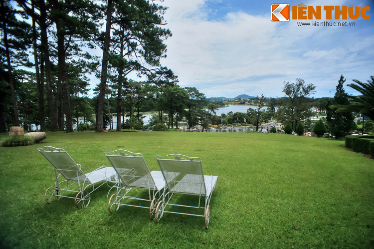 Trong một thế kỷ tồn tại của mình, khách sạn Dalat Palace đã chứng kiến nhiều bước thăng thầm lịch sử của thành phố Đà Lạt cũng như của cả đất nước.