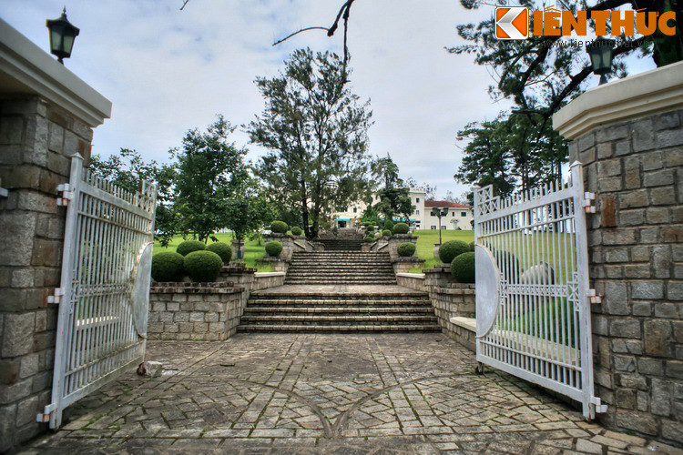 Những câu chuyện lịch sử đó đã bồi đắp thêm giá trị di sản của khách sạn Dalat Palace, nơi âm hưởng của quá khứ luôn hiện hữu trong từng phút giây của hiện tại...