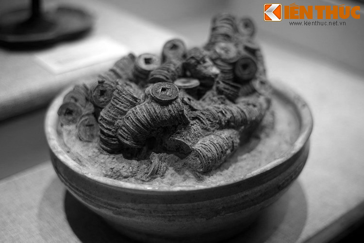 Do ý nghĩa sâu xa ẩn chứa trong hình dạng của mình mà từ xa xưa, tiền xu đã là một vật phẩm phong thủy được sử dụng rộng rãi trong đời sống.