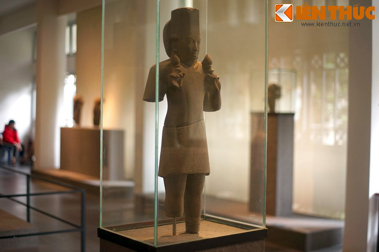 Tượng thần Suyra Ba Thê được coi là hiện vật tiêu biểu cho một phong cách nghệ thuật sớm ở khu vực Đông Nam Á, thuộc nghệ thuật Dvaravati độc đáo, điển hình trong Văn hóa Óc Eo.