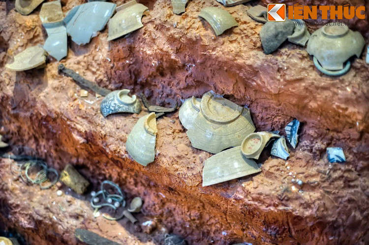 Và các di chỉ đầy ắp vật dụng của cư dân bản địa Lâm Đồng nhiều thế kỷ trước như loạt mộ táng Đại Lào, Đại Làng, Đạ Đờn…