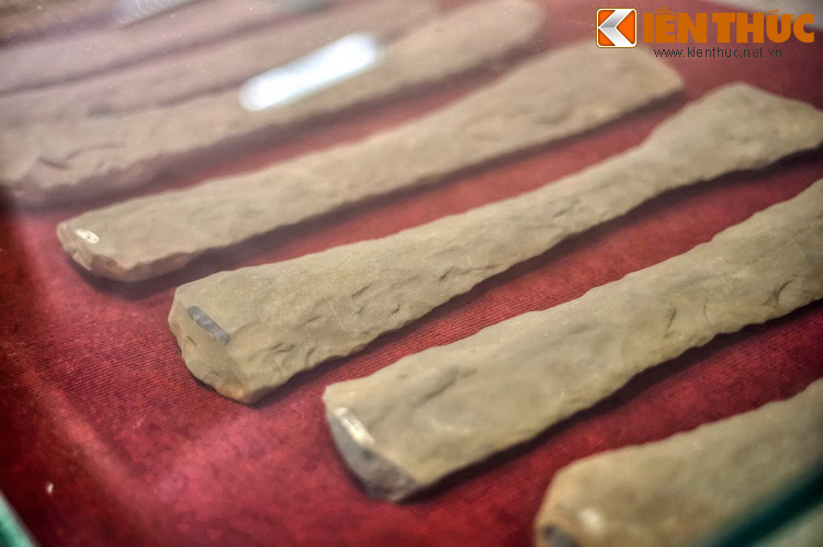 Những phát hiện về khảo cổ học ở Lâm Đồng đưa du khách về với một thế giới cổ xưa, tận mắt nhìn các bộ đàn đá Di Linh, B’Lao nổi tiếng với niên đại 3.000 đến 3.500 năm...