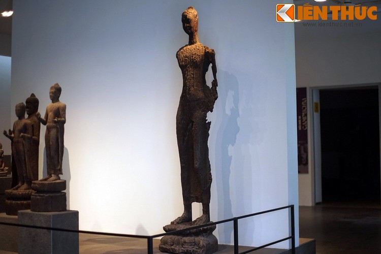 Những bức tượng Phật bằng gỗ của văn hóa Óc Eo đã được phát hiện có niên đại vào khoảng thế kỷ 3 - 6, được coi là những tượng Phật gỗ cổ nhất không chỉ của Việt Nam mà của cả Đông Nam Á.