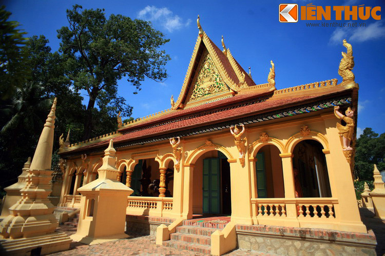 Chính điện chùa Âng (Trà Vinh) với hình tượng rắn thần Naga trên các góc mái. Đây là một linh vật xuất hiện ở mọi ngôi chùa Khmer trên mảnh đất Nam Bộ. Vậy rắn Naga có nguồn gốc từ đâu, mang ý nghĩa gì?