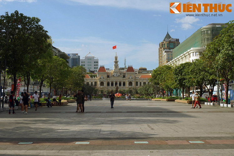 Được xây dựng từ năm 1898 đến 1909, tòa nhà UBND TP HCM là một trong những công trình kiến trúc cổ mang tính biểu tượng của Sài Gòn - TP HCM.