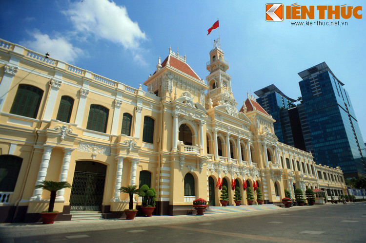 Sau hơn một thế kỷ tồn tại, dù trải qua hai cuộc chiến tranh lớn, kiến trúc của tòa nhà lịch sử này vẫn được gìn giữ nguyên vẹn.