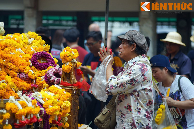 Người Thái tin rằng Phật bốn mặt - Than Tao Mahaprom là một vị thần có thể giúp con người “cầu được ước thấy”. Vì vậy, mỗi khi gặp khó khăn trong cuộc sống, họ lại tìm đến vị thần này với tất cả lòng thành kính.