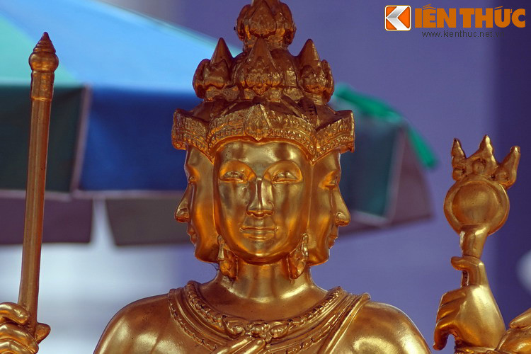 Có rất nhiều giai thoại được lưu truyền về sự ứng nhiệm của Phật bốn mặt, từ chuyện đời thường của người dân đã đến cúng lễ hay những chuyện khó lý giải xảy ra trong thiên tai. Tùy vào lòng tin của mỗi người, đó có thể là sự màu nhiệm hay chỉ là sự trùng hợp ngẫu nhiên...