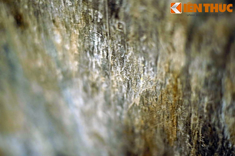 Sau khi mất, Lê Cốc và vợ con của ông được nhân dân nhiều nơi trong vùng Đông Sơn, Nông Cống lập đền thờ, tôn làm thành hoàng làng. Dưới thời vua Lê Hiển Tông, ông được triều đình ban hai đạo sắc phong thần, được coi là người "Hộ quốc tý dân" (giúp nước, che chở cho dân).