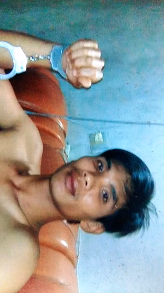 Nhat duoc dien thoai cua cong an, bi cong tay, danh dap?