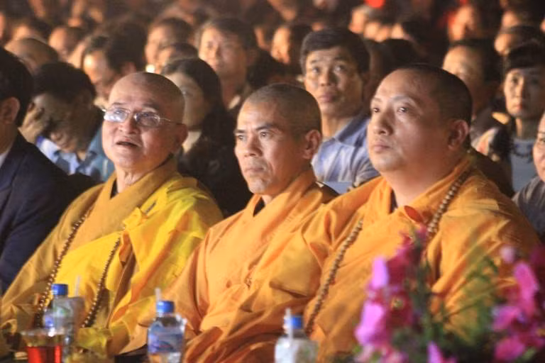 Thay mặt Ban tổ chức, Hòa thượng Thích Quảng Tùng - Trưởng Ban Trụ trì Đại lễ Phật ngọc Hòa bình thế giới lên đọc diễn văn khai mạc đại lễ. Hàng nghìn tăng ni phật tử, du khách đã cùng lắng nghe Hòa thượng Thích Quảng Tùng chia sẻ những dạy bảo của Đức phật trong kinh Ấn Tăng Tín Lực: “Chỉ một phút giây ngắn ngủi chiêm ngưỡng Phật tượng, hành giả ấy đã được vô lượng công đức rồi, huống chi người ấy được đối trước Phật tượng mà lễ bái, cúng dường, thì công đức còn nhiều hơn gấp bội".