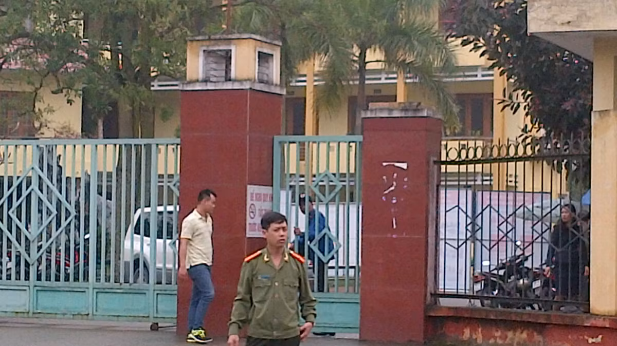 Giai cuu thanh cong nu sinh bi thanh nien tam xang doa dot