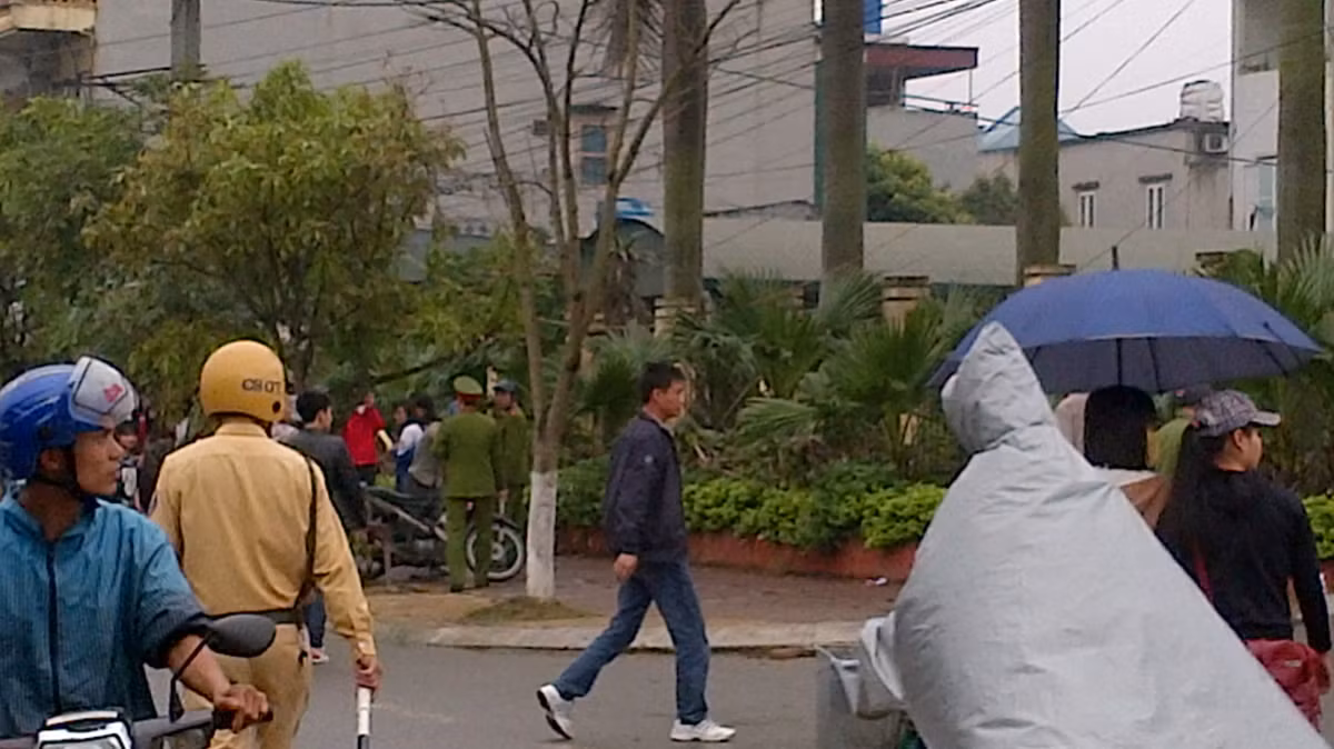 Giai cuu thanh cong nu sinh bi thanh nien tam xang doa dot-Hinh-2