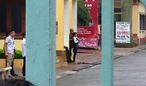 Giai cuu thanh cong nu sinh bi thanh nien tam xang doa dot-Hinh-3