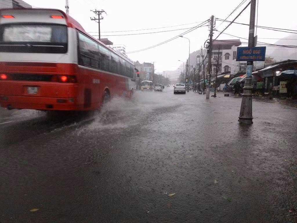 Quang Ninh yeu cau di doi dan khoi noi nguy hiem vi mua lon-Hinh-2