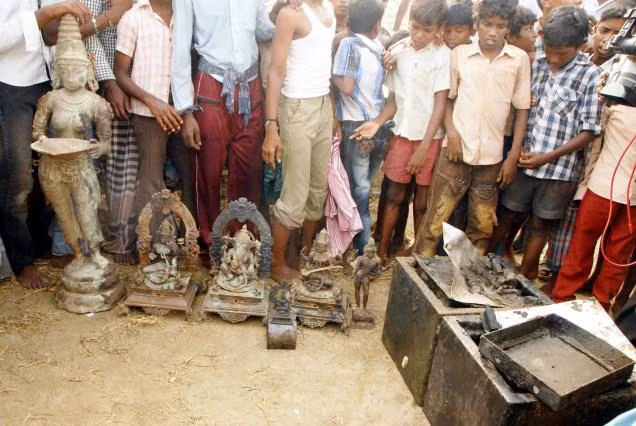 8. Đạo Hindu ở Ấn Độ thờ phụng… hơn 300 triệu vị thần khác nhau, mỗi làng lại có thần bản địa riêng của mình.