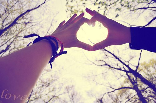 Hơn thế, người tuổi Tỵ làm việc gì cũng chuyên tâm, không dễ bị lay động bởi các tác nhân bên ngoài. Người tuổi Dậu lại có tự tin vươn lên trong cuộc sống, có thể “thêm dầu” cho người tuổi Tỵ gặt hái được nhiều thành công hơn nữa.