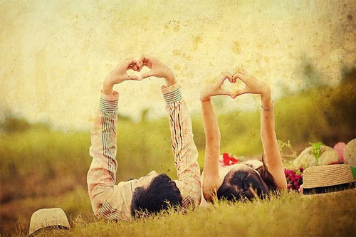 Tuổi Ngọ và tuổi Hợi. Năng lực dồi dào của người tuổi Ngọ nếu kết hợp với sự tâm huyết và chân thành của người tuổi Hợi sẽ giúp cả hai cùng phát huy ưu thế và phối hợp ăn ý trong công việc. Hơn thế, tính cách cương trực, quyết đoán, không chịu khuất phục của người tuổi Ngọ giúp họ vượt qua mọi khó khăn trở ngại để tiến về phía trước. Tính cách này sẽ mở đường cho bản tính cố chấp, có phần bảo thủ của người tuổi Hợi.