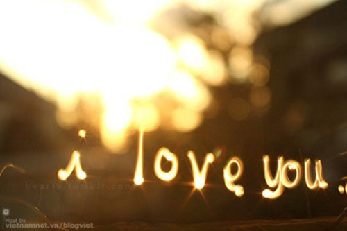 Tuổi Tý và tuổi Sửu. Người tuổi Tý có tính cách linh hoạt, năng động còn người tuổi Sửu lại chân thành, đôn hậu. Thái độ làm việc của người tuổi Tý rất tích cực, trong khi người tuổi Sửu nỗ lực, chăm chỉ. Khi người có trí tuệ thông minh như tuổi Tý kết hợp với người tuổi Sửu chân thật, chất phác, mọi chuyện sẽ diễn ra suôn sẻ và thành công mỹ mãn.