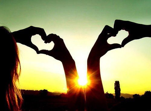 Tuổi Dần và tuổi Thìn. Người tuổi Dần khí phách hiên ngang, dám làm dám chịu, nhiệt tình, phóng khoáng, lúc nào cũng tràn đầy năng lượng. Người tuổi Thìn lại có con mắt tinh tường, cái nhìn sâu rộng về tương lai và thái độ quyết đoán. Nếu hai con giáp này “liên thủ”, công việc đảm bảo sẽ thuận lợi.