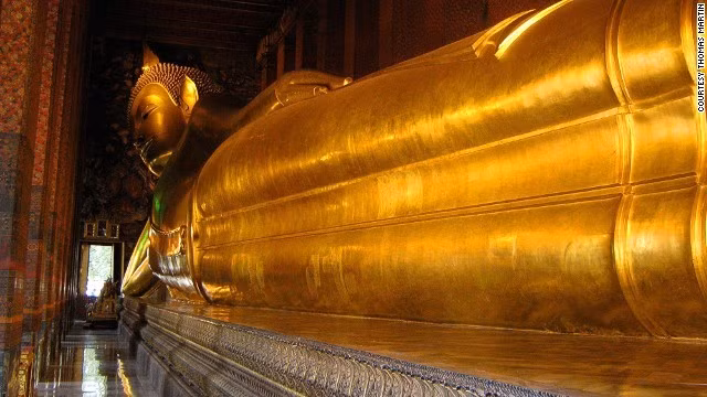 Tượng Phật nằm ở chùa Wat Pho (Bangkok, Thái Lan): Bức tượng nằm nghiêng dài 43m, cao 15m, được dát một lớp vàng lá nguyên chất, tượng mô phỏng theo hình dáng Phật Thích Ca nhập Niết Bàn. Chân và đôi mắt của tượng Phật Nằm được cẩn ngọc trai, trên 2 bàn chân của pho tượng có khắc 108 chữ Phạn. 108 bát đồng được đặt dọc thân tượng để du khách có thể bỏ xu và ước. Số tiền này được sử dụng để bảo tồn chùa Wat Pho.
